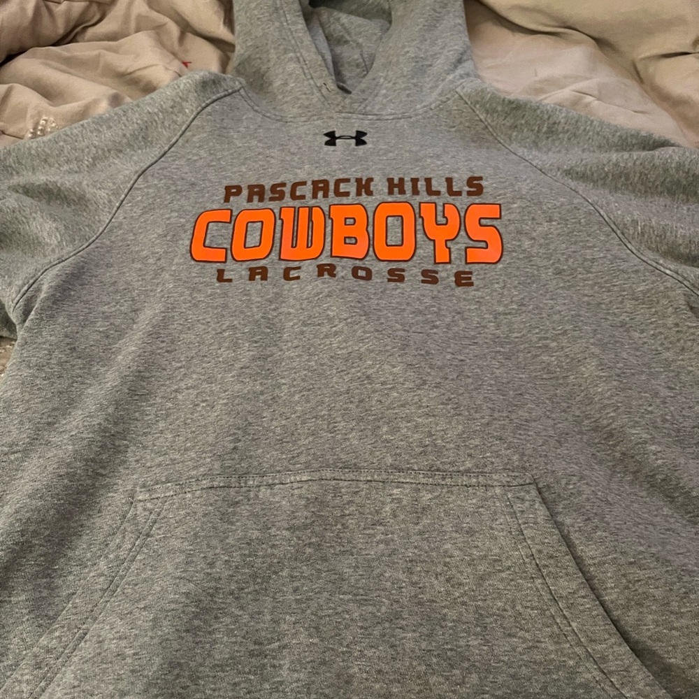 Thrifted hoodie fits sizes xxs-small